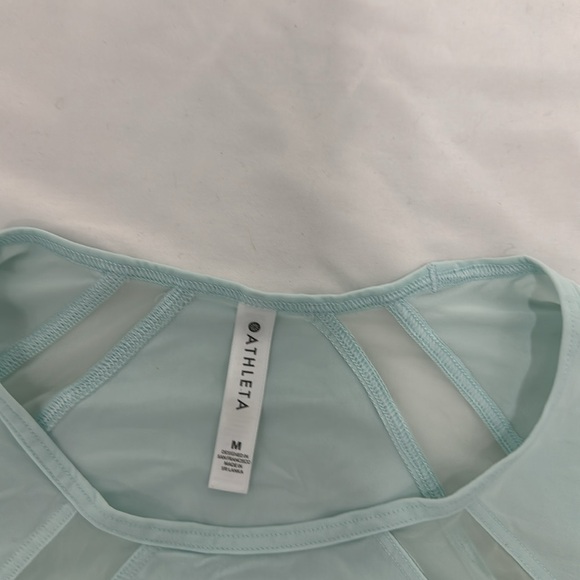 ATHLETA oasis blue Ultimate Hybrid short sleeve tee with mesh - Picture 6 of 6